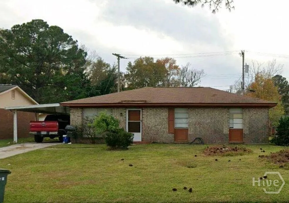 3 bed, 1.5 bath, 1336 sqft, $1,600 — Photo 1