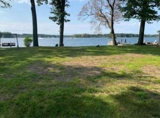 11366 E Shore Dr, Delton, MI 49046