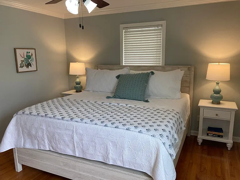2108 Ion Ave — Photo 9