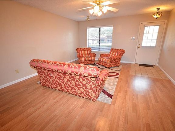 4th image of 717 Middle Cove Dr