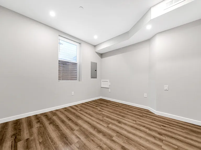 2637 W Sterner St — Photo 16