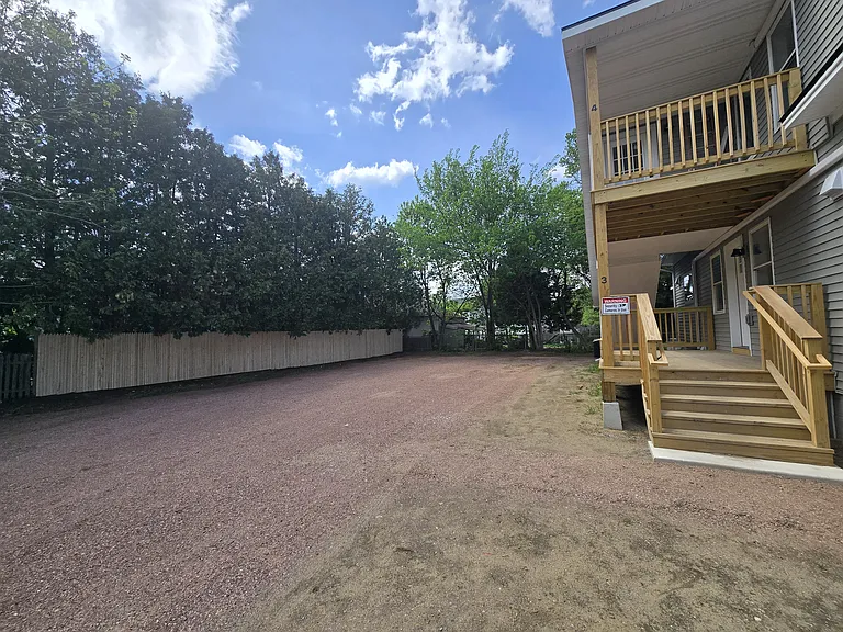 20-22 Poirier Pl #3 — Photo 11