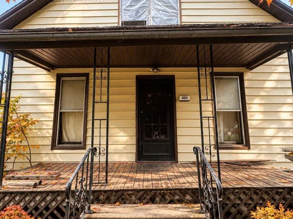 303 N Spruce St, Creston, IA 50801