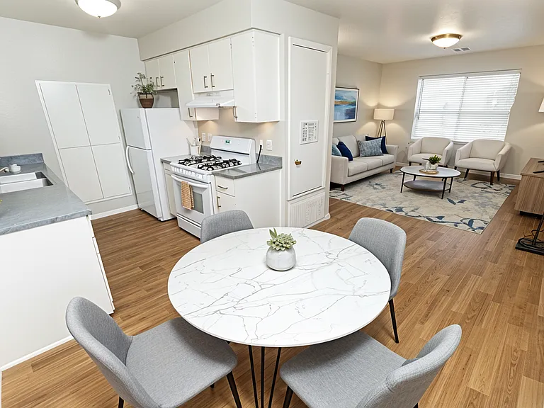 South Point Apartments — Photo 8