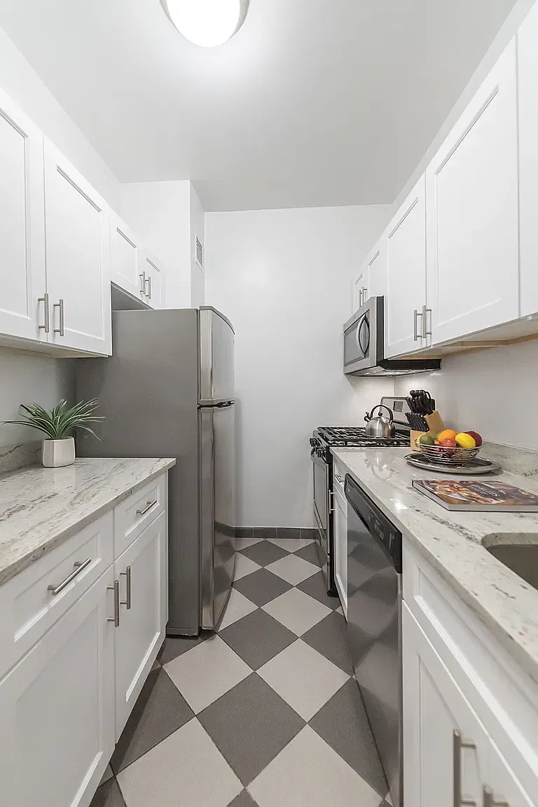 420 East 80th Street — Photo 4