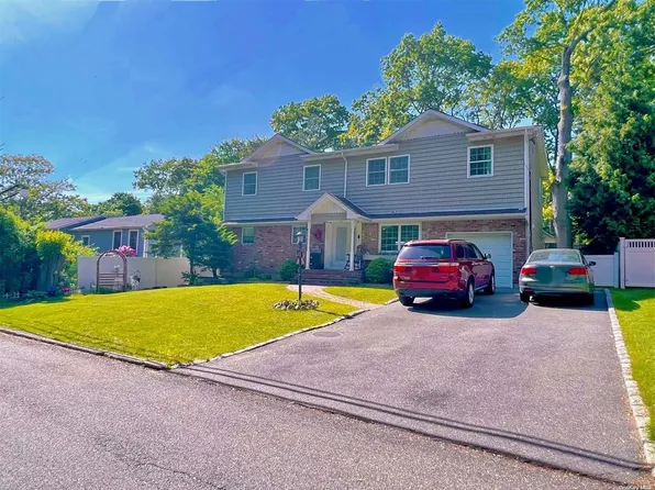 4 Charmian Street, Huntington Station, NY 11746