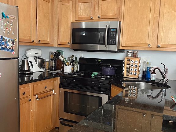 3rd image of 1528 Brown St #2