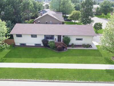 812 15 1/2 Ave SE, Minot, ND, 58701