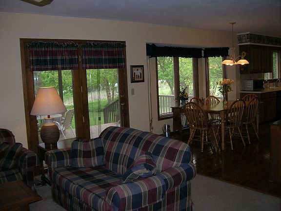 Fam Rm to Informal Din/Kitchen