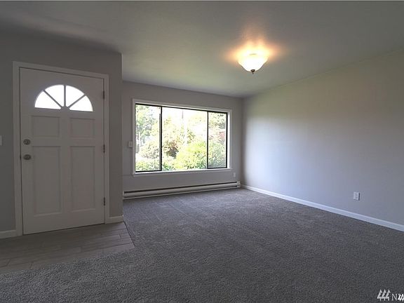 3rd image of 221 Avenue F