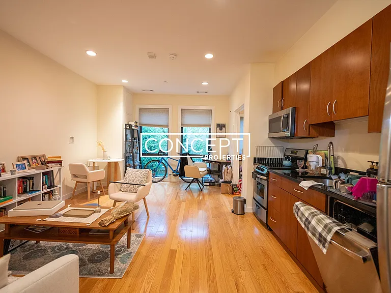Diamond Fenway — Photo 27