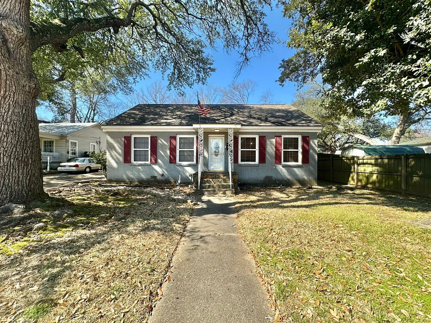 Charming 3 Bedroom 2 Bath Home in Tyler's Azalea District! — Photo 1