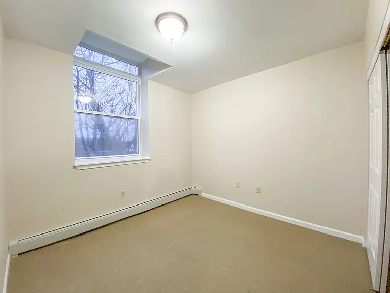 990 Wethersfield Ave — Photo 7