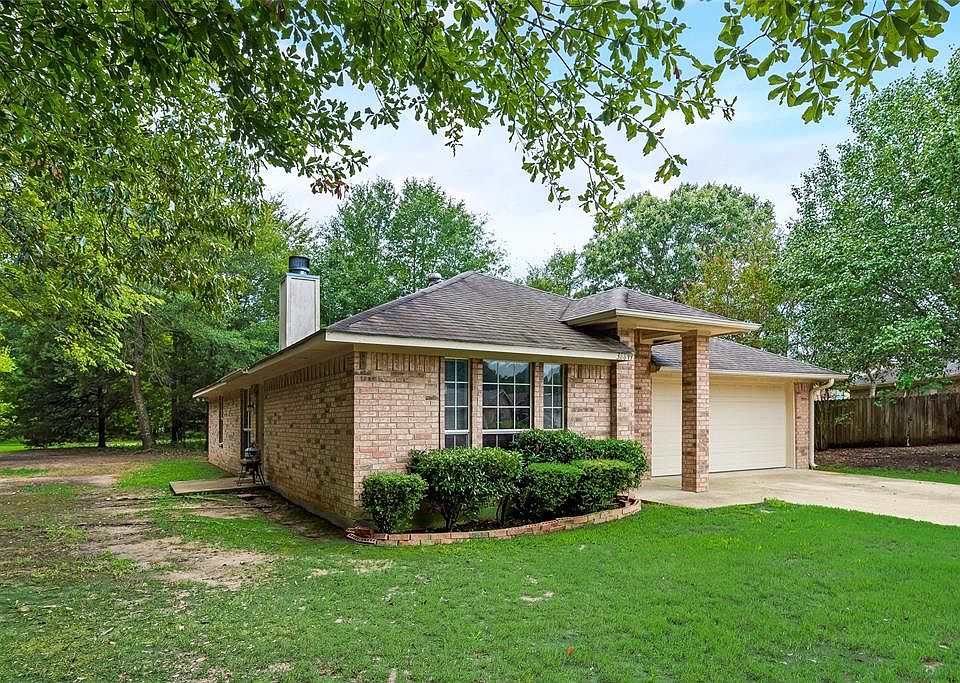 1st image of 366 River Oaks Ln