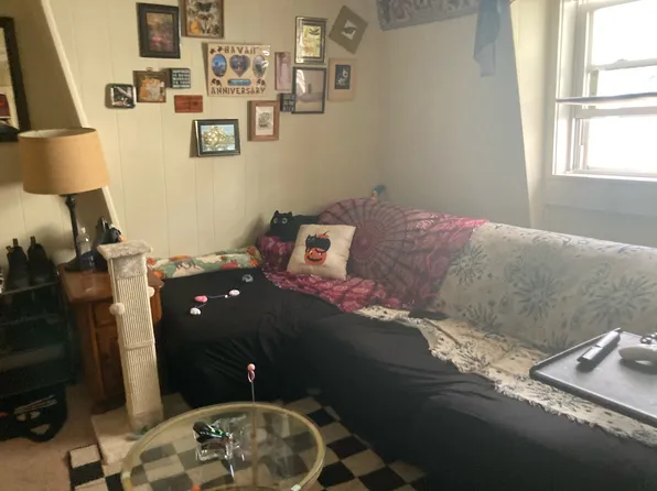 11 Blossom St APT 5, Leominster, MA 01453