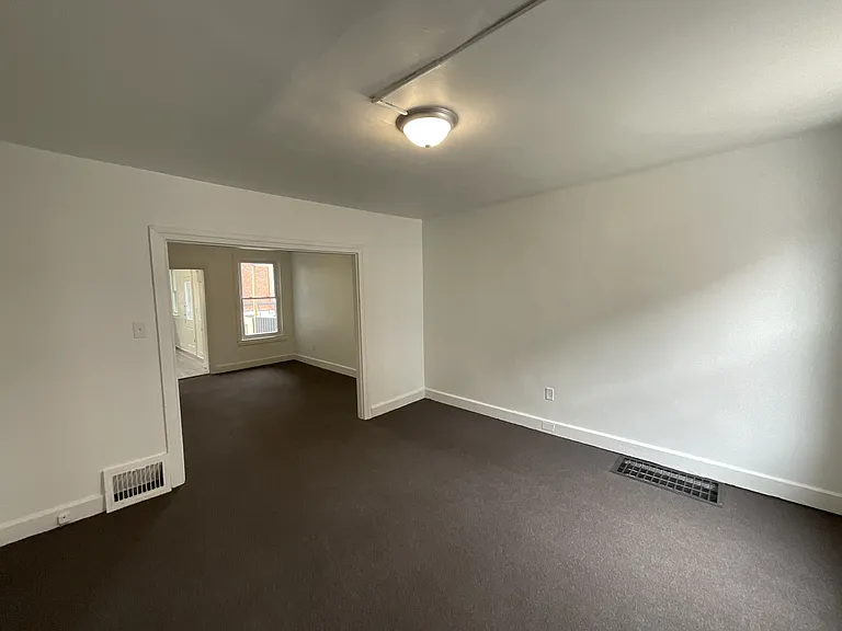 530 S Duke St — Photo 2