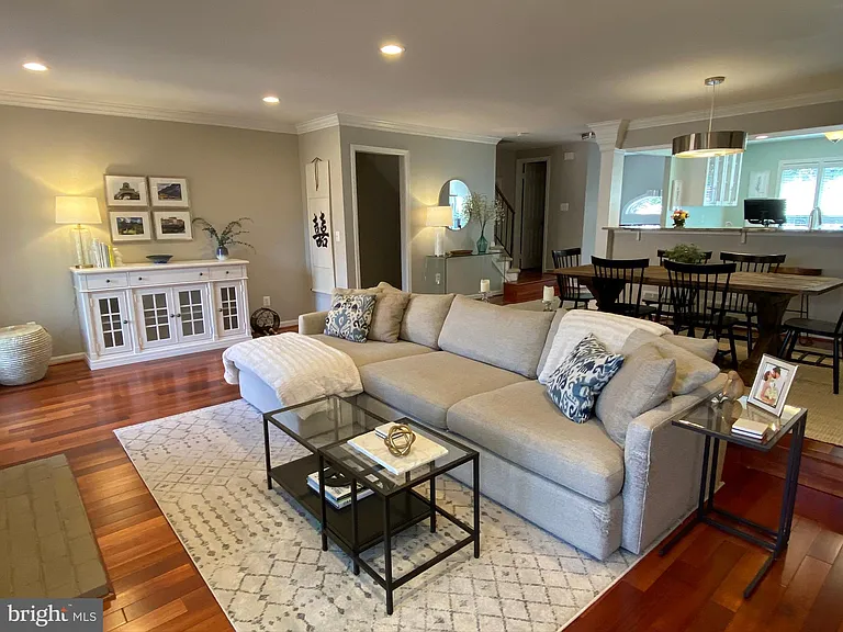 216 Gretna Green Ct — Photo 2