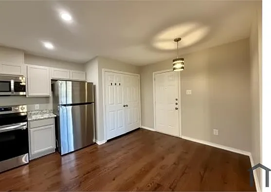2 bed, 954 sqft, $1,900 — Photo 2