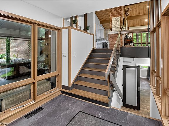 5th image of 455 Barrington Ridge Rd