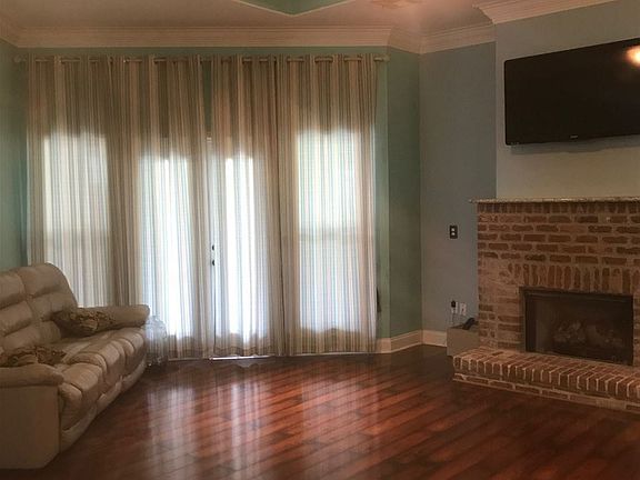 4th image of 4016 Benton Dr