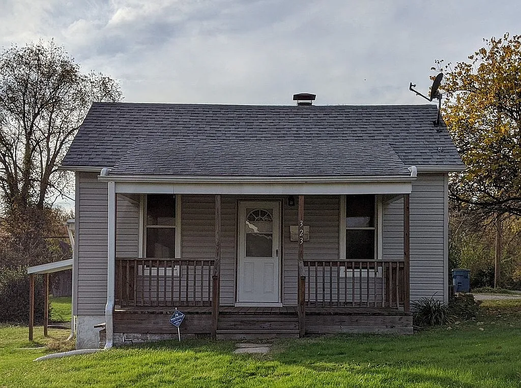 323 N Combs Ave photo 1
