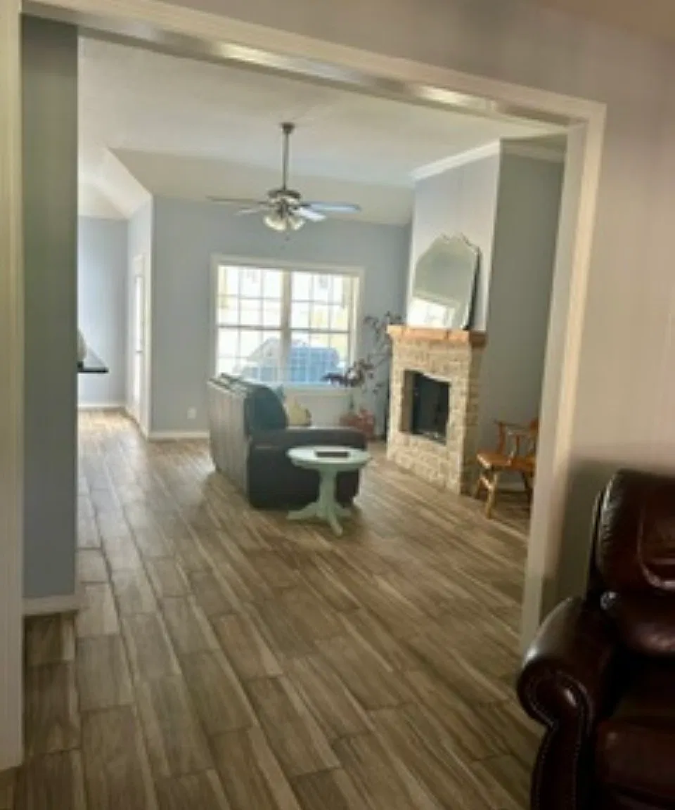 3 bed, 1966 sqft, $2,200 — Photo 3