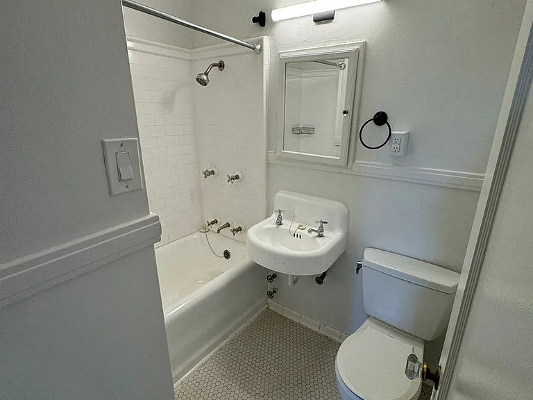 Comfortable Urban Living in a Classic Brick Building Near UW & Light Rail — Photo 69