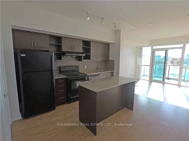 35 Brian Peck Cres #527 — Photo 2