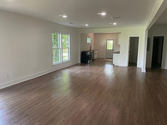 5th image of 1121 Fortress Ave SW