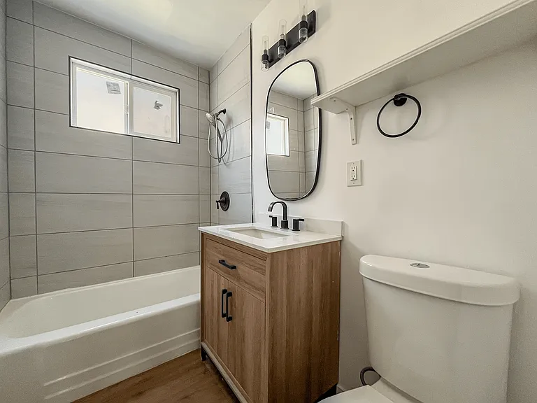 3814 S Bronson Ave — Photo 20