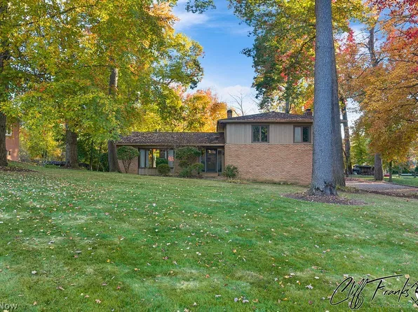 2958 Sherbrook Dr, Uniontown, OH 44685