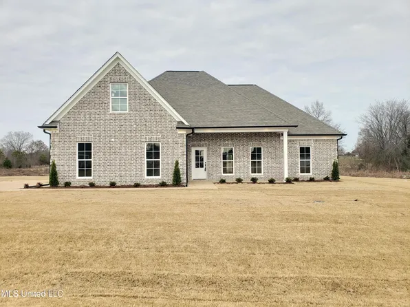319 Rocky Creek Dr, Senatobia, MS 38668