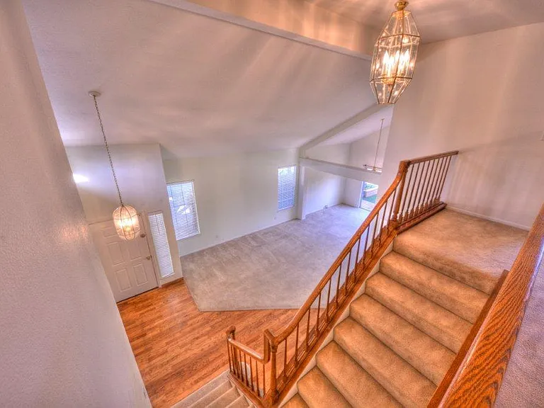201 Yarborough Ln — Photo 9