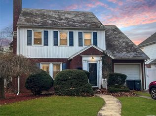 89 Delaware Ave, Freeport, NY 11520