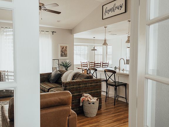2nd image of 8640 Delahye Cir