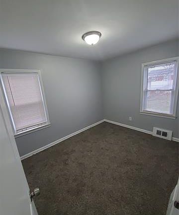 4th image of 27416 Larchmont St