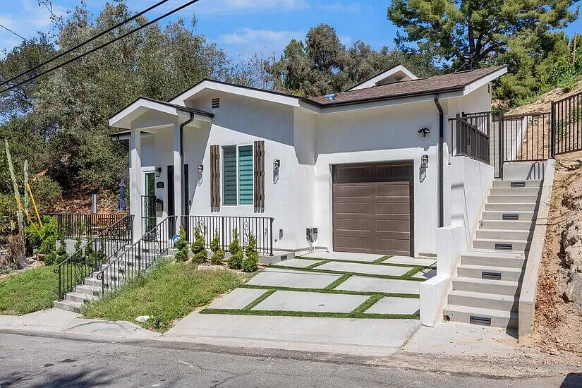 Upscale 2 bd living in LA — Photo 2