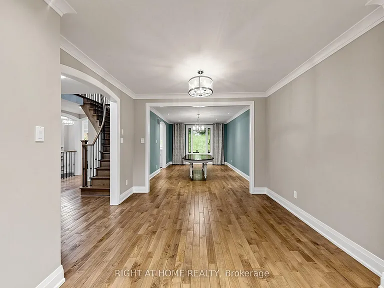 67 Bonnyview Dr — Photo 7