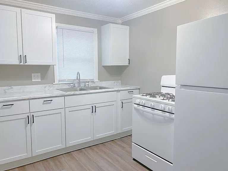 1514 W Walnut St — Photo 6
