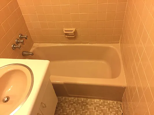 Rented by Metroline Realty | media 26