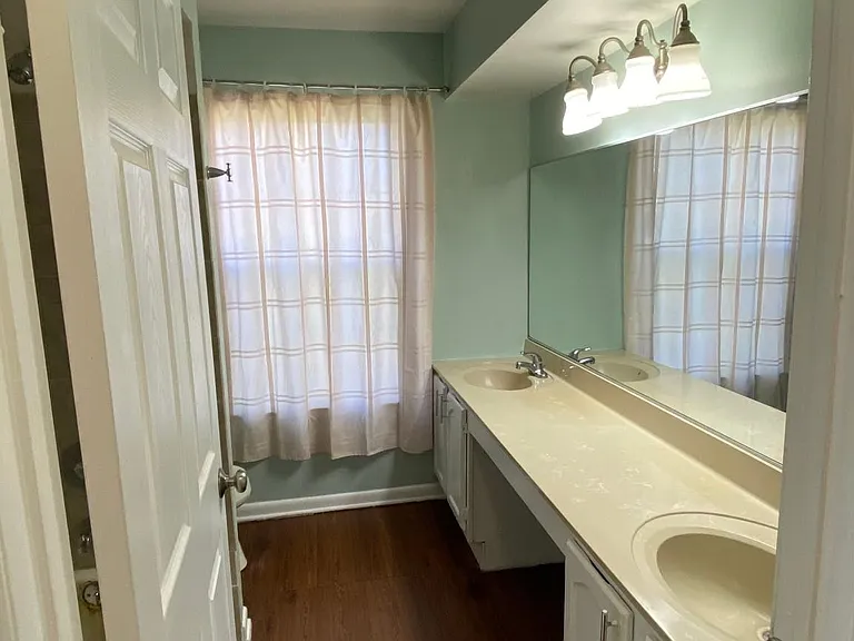 108 Lowell Ct — Photo 25