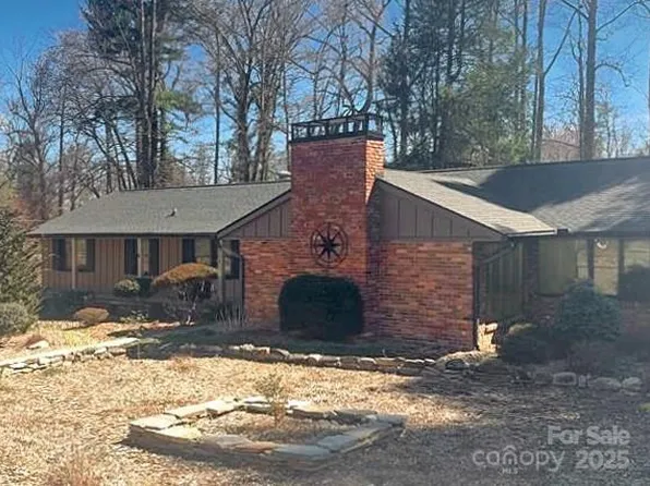 311 Woodland Trl, Hendersonville, NC 28739