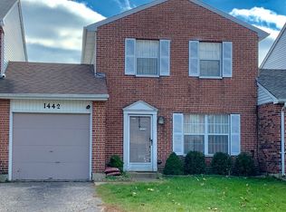 1442 Walnut Cir, Carol Stream, IL 60188