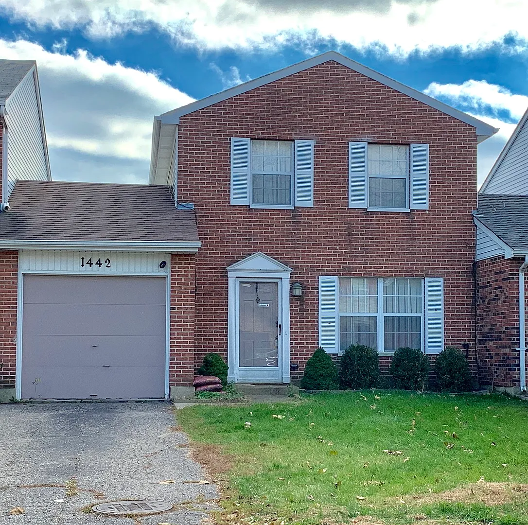 1442 Walnut Cir photo 1