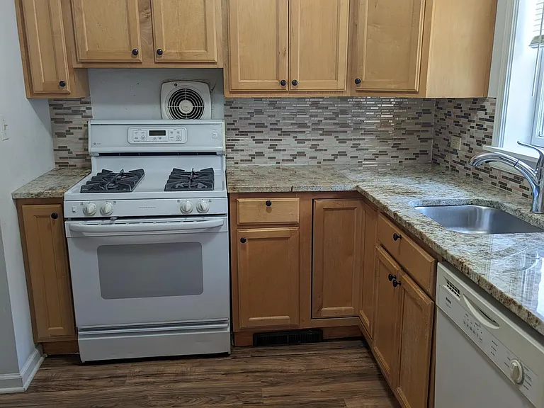 801 N Harvard Ave — Photo 10