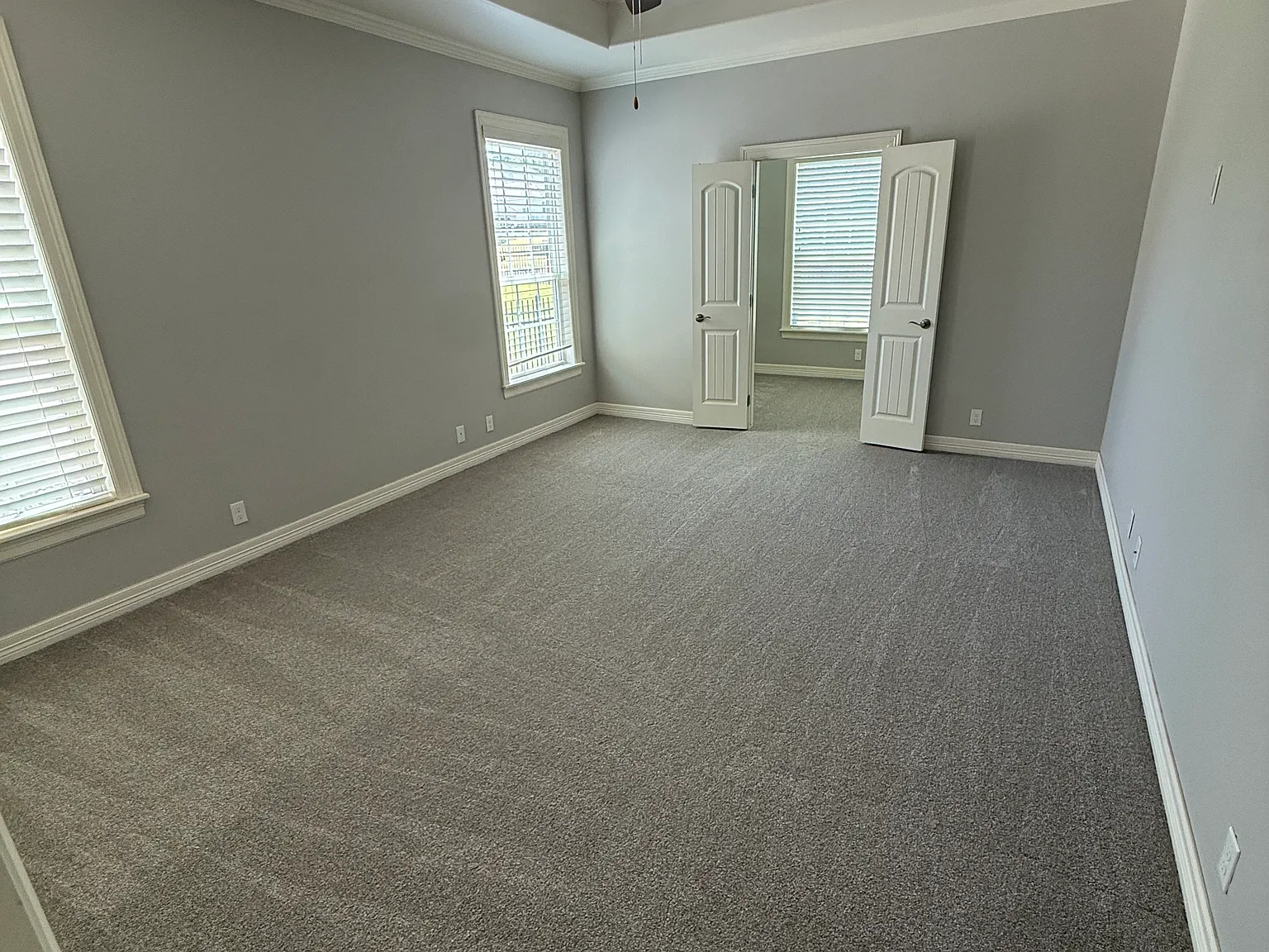 3 bed, 3.5 bath, 2335 sqft, $3,000 — Photo 3