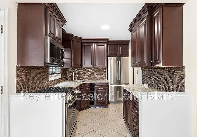 2 Dorset Ln — Photo 3