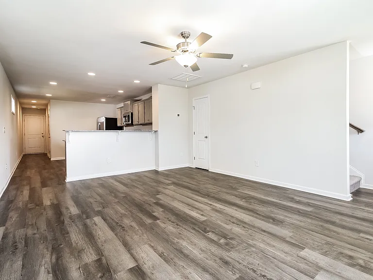 219 Royal Way — Photo 3