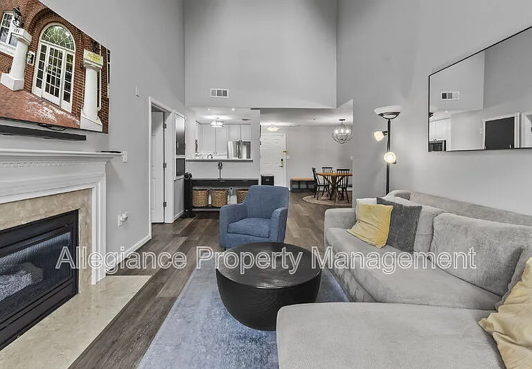 171 Somervelle St #406 — Photo 10