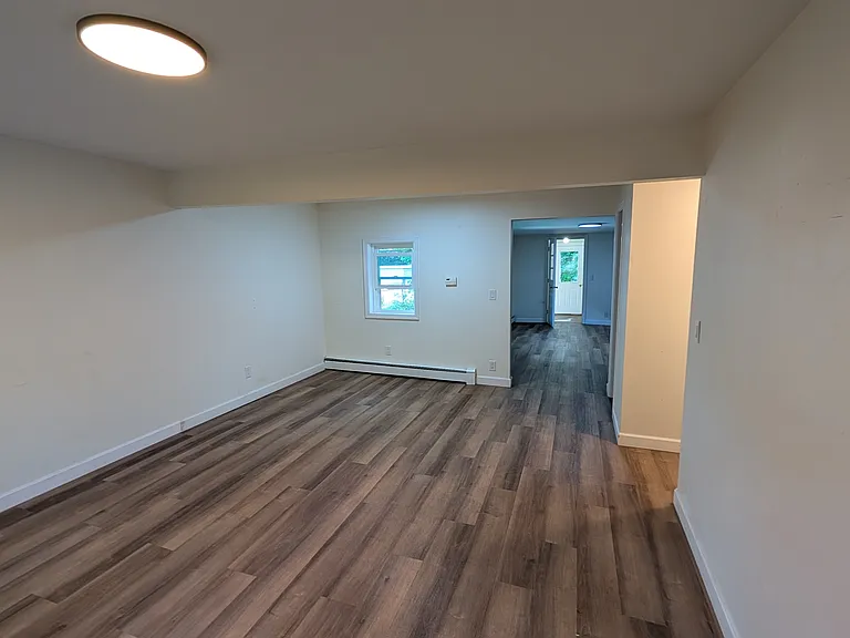 31-33 Glen St #31 — Photo 3